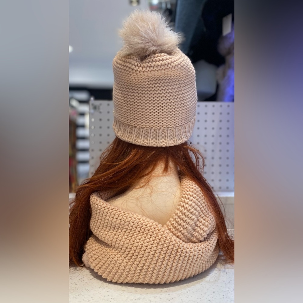 C & D Women Hat And Scarf Set View 3